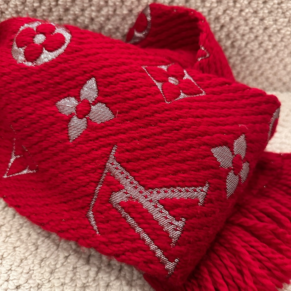 🎉🎉🎉SOLD🎉🎉🎉Louis Vuitton wool Scarf